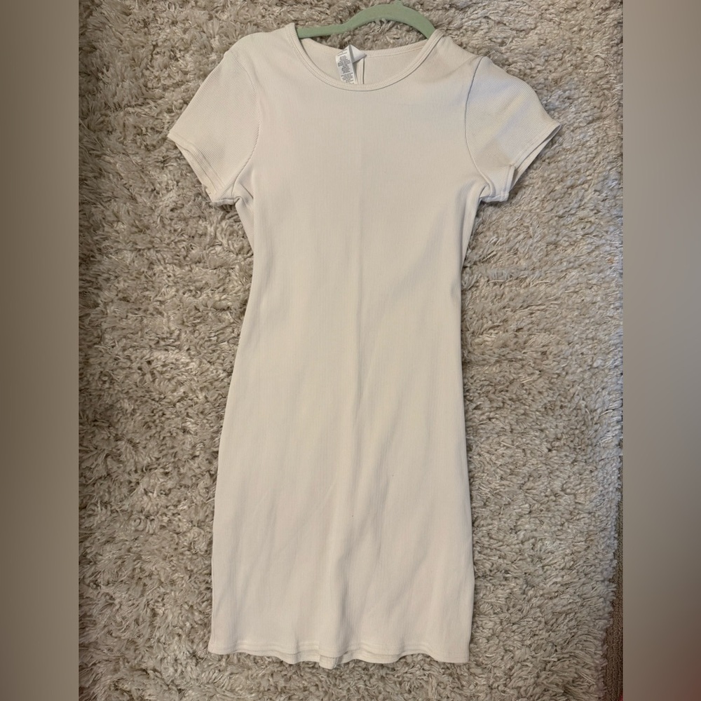 ALO Goddess Ribbed Short Sleeve Dress